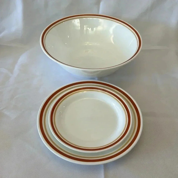 Corelle Cinnamon Chestnut Large Serving Bowl & Plates - Set of 4 - Picture 2 of 6